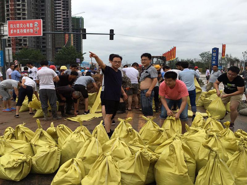 2016年7月20日，集團公司組織員工參與“安陽7·19特大洪水”搶險救災工作。